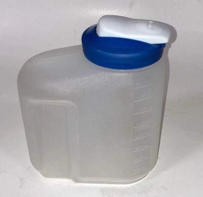 Contenedor de bebidas Rubbermaid Servin' Saver de 1,75 cuartos de galón - tapa abatible azul 0458 Foto 1 de 3