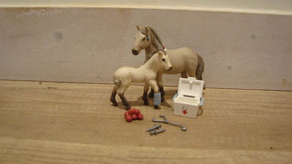 poulain et jument veterinaire schleich - Photo 1/1