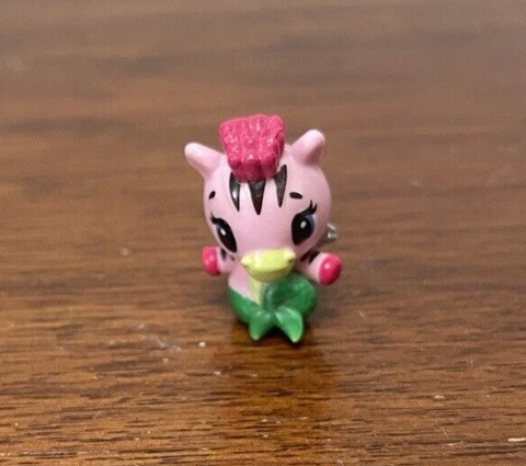 Hatchimals Colleggtibles Mini Glitter Wings Mermaid Figurine Pink 1" W x 1.25" H Cover