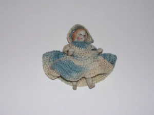 Muñeca bebé vintage miniatura bisque ganchillo 2,5" Alemania 280 4 - Imagen 1 de 5