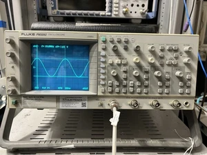 Fluke PM3092 Analogue Oscilloscope 200MHz 4 Channel Tested Working - Picture 1 of 8