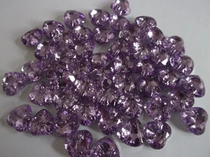 50 x Sparkly Acrylic Crystal Heart Buttons Silver Backed 14mm Lilac Sewing Q07 - Picture 1 of 2