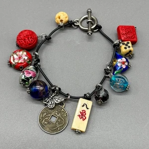 Asiatisch inspiriertes Bettelarmband Cloisonné Knochenwürfel Harz Zinnoberglas Münze 70er Jahre - Bild 1 von 12