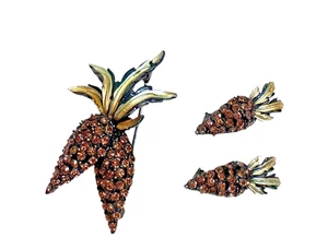 Vintage B.S.K. Carrot Brooch Clip-On Earrings Set Japanned Metal Rhinestones - Picture 1 of 8