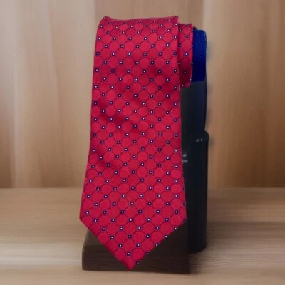Corbata Tommy Hilfiger 100 % seda roja con geometría azul marino y blanca elegante usada en excelente estado Foto 1 de 4