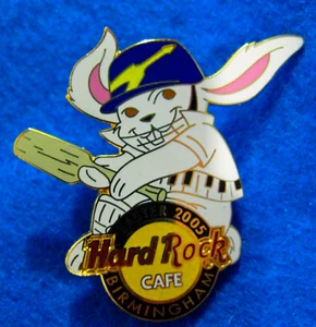 BIRMINGHAM EASTER WHITE RABBIT BUNNY CRICKET BATTER 2005 Hard Rock Cafe PIN LE - Bild 1 von 1