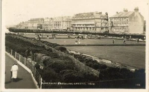 REAL PHOTO POSTCARD OF KINGSWAY BOWLING GREENS, HOVE, (NEAR BRIGHTON), SUSSEX - Picture 1 of 2