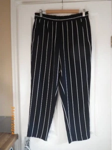 BNWOT H&M FULLY ELASTICATED WAISTBAND NAVY/WHITE STRIPE CROP TROUSERS SZ 12X26 - Picture 1 of 4