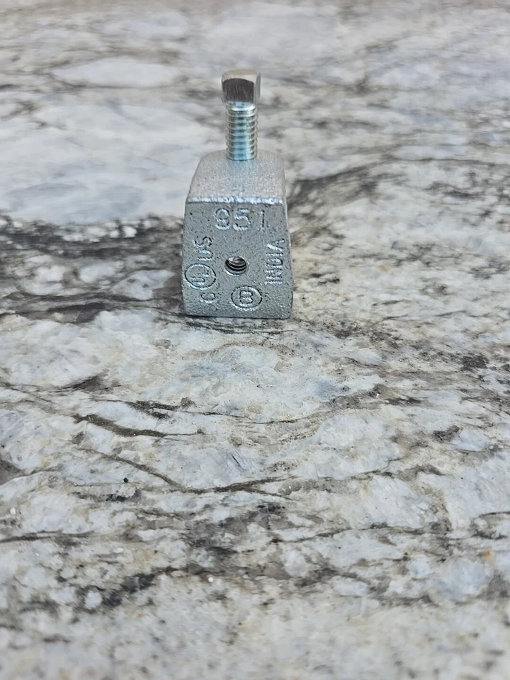 Bridgeport 1" Aislador Soporte 1/4 Agujeros Roscados #951 Caja de 25  Foto 1 de 3