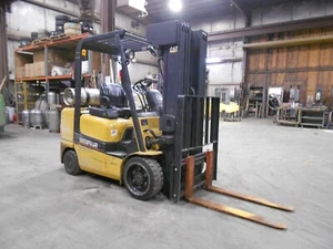 2001 Caterpillar GC30K, 6,000#, 6000# Forklift w/ Quad Mast (Lifts 240") & SS - Picture 1 of 12