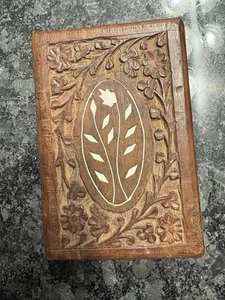 Caja de recuerdo de baratija de joyería de madera tallada a mano de colección con incrustaciones florales India  - Imagen 1 de 6