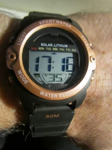 RELOJ DEPORTIVO SOLAR LITIO FUNCIONA MUY BIEN - SE ADAPTA A MUÑECA OFC-R2 8 1/2" - Imagen 1 de 3
