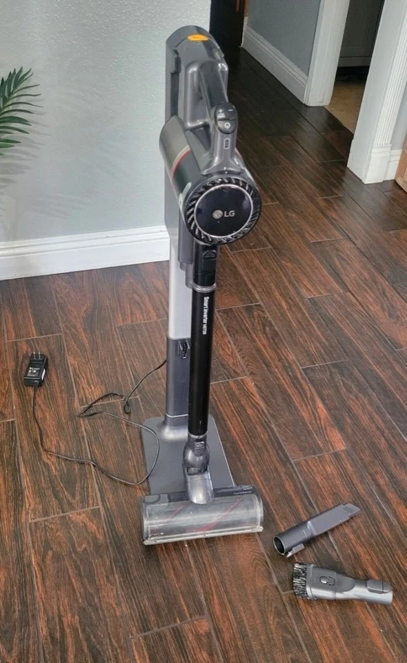 LG CordZero A9 Kompressor A927KGMS Gray Stick Vacuum Cleaner - Image 1 of 4