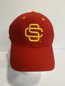 New Era USC Trojaner Mütze rot tailliert Gr. 7 1/8 "Concealer" Stickerei Cap - Bild 1 von 5