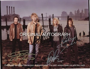 BON JOVI BAND - HARD ROCKING BAND - ALLES HANDSIGNIERTES HANDSIGNIERTES FOTO MIT COA - Bild 1 von 2