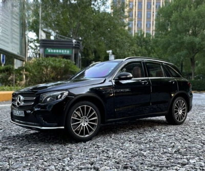Modelo de coche de juguete negro fundido a presión Mercedes-Benz GLC AMG 2015 NOREV escala 1/18 Foto 1 de 4