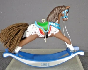 HALLMARK KEEPSAKE CHRISTMAS ORNAMENT 1992 ROCKING HORSE - Imagen 1 de 6