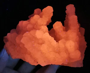 Muestra mineral de racimo de calcita rosa fluorescencia roja natural rara 354 g - Imagen 1 de 12