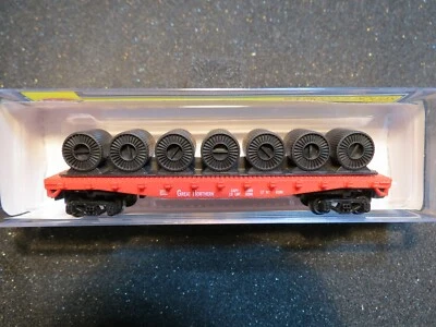 N - Model Power 84041 - 50' Flatcar w/load, Great Northern   Knuckle Coupler/NIB - Image 1 of 2