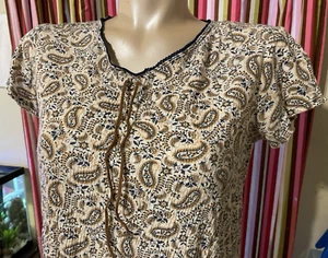 Baby and Me White Paisley Maternity Pullover Top Size Small - Picture 1 of 3