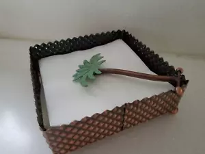 Servilletero Cuadrado Metal Color Bronce con Soporte para Palmera con Bisagras 7" x 7" - Imagen 1 de 7