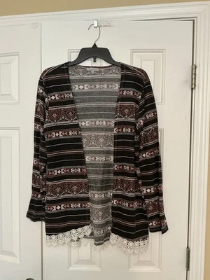 Cárdigan abierto Charlotte Russe marrón y rosa con parte inferior de encaje Foto 1 de 4