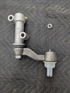 OEM GM Steering Idler Arm P/N 19178433 - Picture 1 of 4