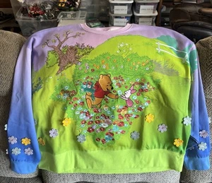 Parchi Disney 2025 WDW Winnie The Pooh & Friends Pull Over Large - Foto 1 di 3