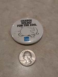 Botón Pinback American Express Rhinoceronte de colección carga salvajemente para el zoológico  - Imagen 1 de 3