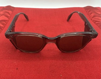 Gafas de seguridad vintage Bouton U-Fit lentes verdes con protectores laterales verdes EE. UU. Foto 1 de 4