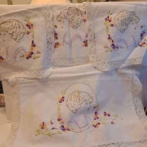 4-teiliges Set, Kommode + bestickte Kosmetikläufer, Damengesichter, wunderschön - Bild 1 von 5