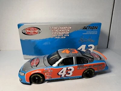 Acción Richard Petty Victory Lap 7x Champ 2003 Intrepid 1:24 Diecast 1 de 804 Foto 1 de 4
