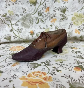 Vintage 1990er viktorianische Schuhskulptur Ton Harz braun Damenfigur Briefbeschwerer - Bild 1 von 6