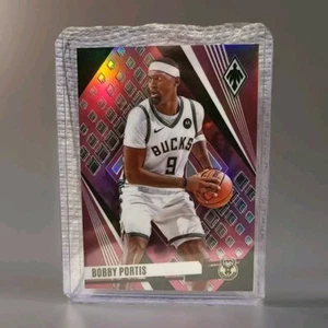 2023-24 Panini Phoenix - Bobby Portis - Bucks rifrattore internazionale /175 #243 - Foto 1 di 3