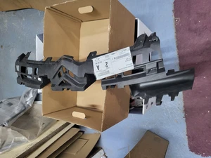 GENUINE NEW CITROEN C4 GRAND PICASSO 2006 - 13 FRONT GRILL SUPPORT 7416E7 - Picture 1 of 2