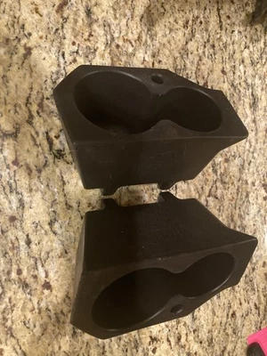 Par de portavasos de espuma para puerta de pasajero Dodge Ram 1500 2009-19 inserto OEM usado Foto 1 de 4