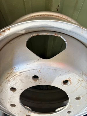 Llanta de acero doble OEM 17" 2011-2022 GMC Sierra Chevy Silverado 3500 3500HD Foto 1 de 4