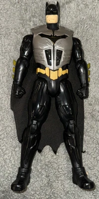 Figura Batman FVM64 BATMAN MISSIONS Armadura Extraíble se Ilumina Posable 30 Sonidos Foto 1 de 3