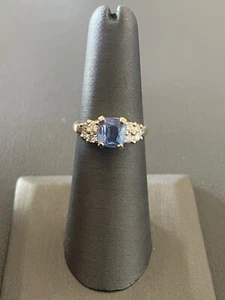 Anillo de oro amarillo de 14k con zafiros de 1,48 quilates y diamantes de 0,28 quilates. Talla 5,75 (PB358) - Imagen 1 de 8