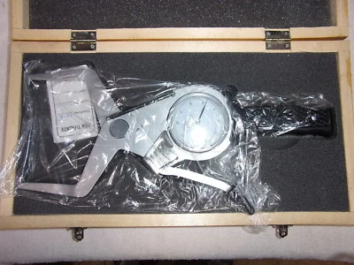 SHARS 303-3128 OUTSIDE DIAL CALIPER - 3.2-4" - GRAD. .0005" - NEW IN WOOD BOX - Image 1 of 4