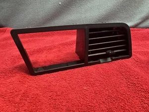 1989-1994 Ford Ranger Explorer Bronco II Middle Center Dash Heat AC Vent 4WD - Picture 1 of 10