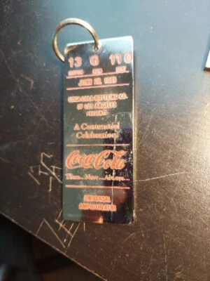 Винтажный брелок для ключей на концерт в честь столетия COCA-COLA LA Coke РЕДКИЙ - Изображение 1 из 4
