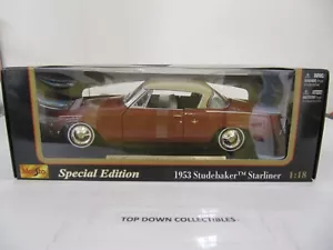 Maisto Deluxe Edition 1:18 1953 Studebaker Starliner rojo/bronceado/gris - Imagen 1 de 5