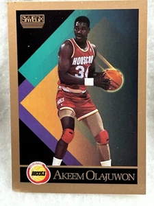 Tarjeta de baloncesto Akeem Olajuwon 1990 SkyBox #110 Center Houston Rockets - Imagen 1 de 2
