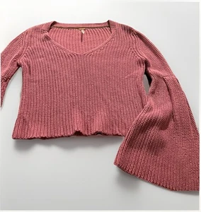 Free People Sweater Women's Sz XS Pink Cropped Flair Sleeves 100% Cotton - Picture 1 of 4