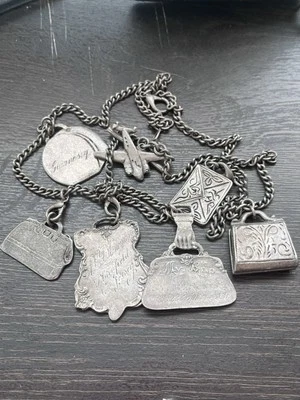 Collar único de etiqueta de equipaje vintage esterlina 4 etiquetas 3 dijes 32 pulgadas Foto 1 de 4