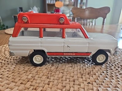 VTG 1970 TONKA Jeep Wagoneer RESCUE Ambulance #53078 White Orange Great Shape - Image 1 of 4