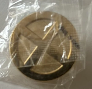 Planet Studios X-MEN Logo Pin Planet Studios 1993 Brand New SEALED Gold Circle - Picture 1 of 5