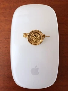 Broche prendedor de peroné miniatura medieval dorado decoración floral alrededor del año 1000 dC - Imagen 1 de 8