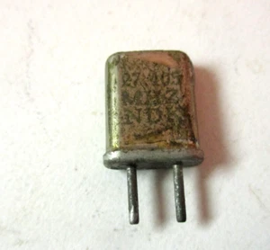 NDK Radio Crystal 27.405 MHz 1mm / 0.04in X 6mm long X 5mm Spaced Leads Vtg - Zdjęcie 1 z 2